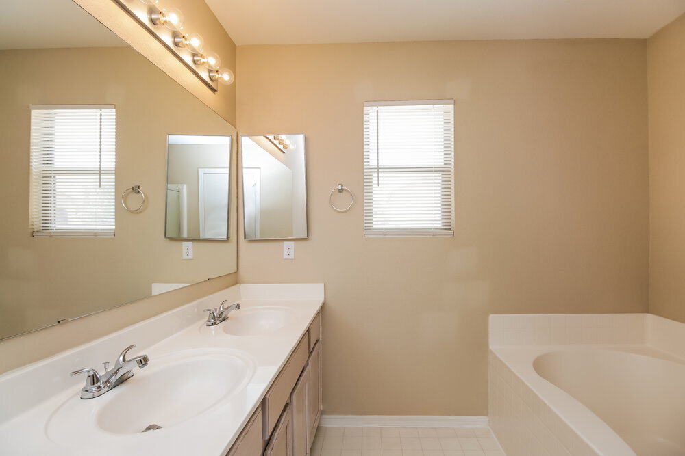 Building Photo - 11409 W Cambridge Ave