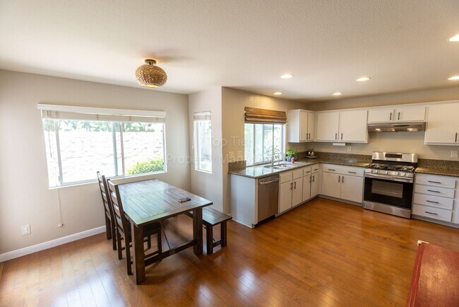 Building Photo - Gorgeous upgraded 4 bed 2.5 bath 2,216 sqft home with Remodeled Kitchen, Hardwood Floors, Tesla S...
