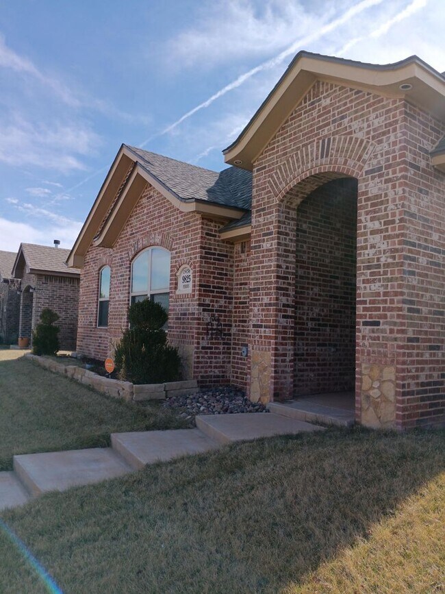 Building Photo - Hinge Property Management