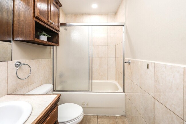 Building Photo - 2704 San Agustin Ave