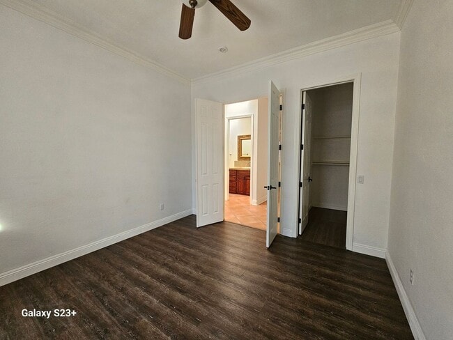 Building Photo - LARGE 3BED/2 BATH IN A COUNTRY CLUB SETTTING