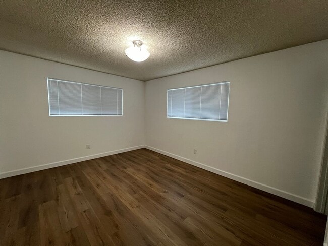 Building Photo - 470 Java St