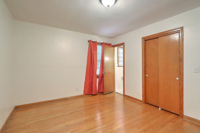 Building Photo - Single Family Home in Park Circle!