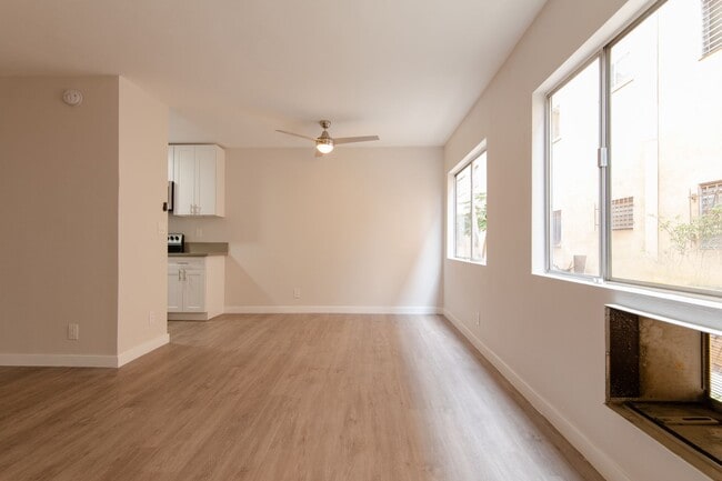 Interior Photo - 980 Menlo Avenue