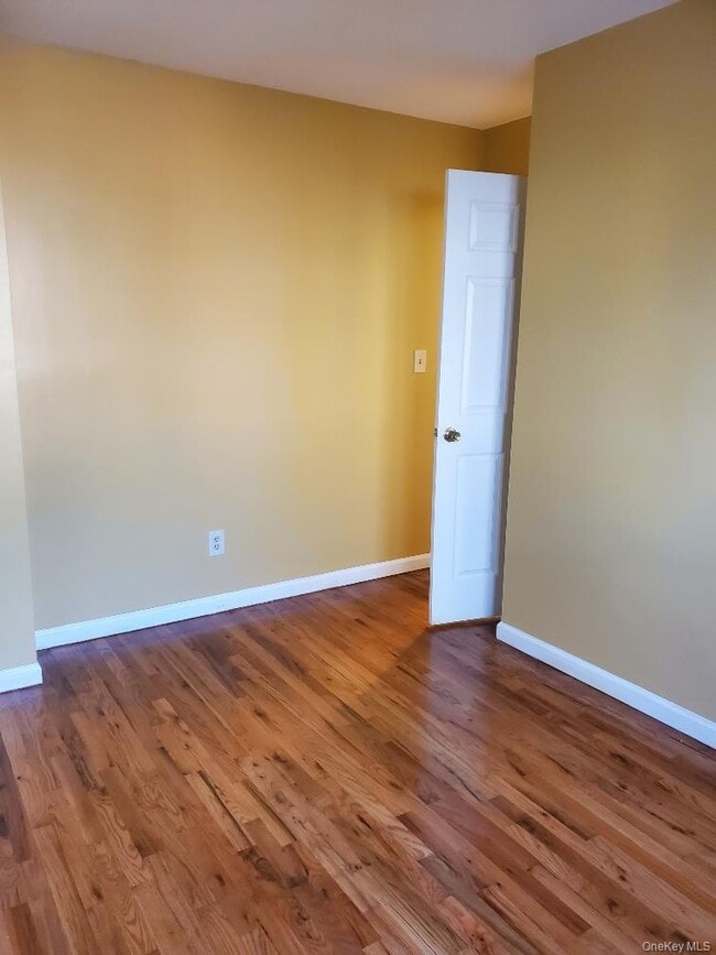 Building Photo - 9-15 College Pl