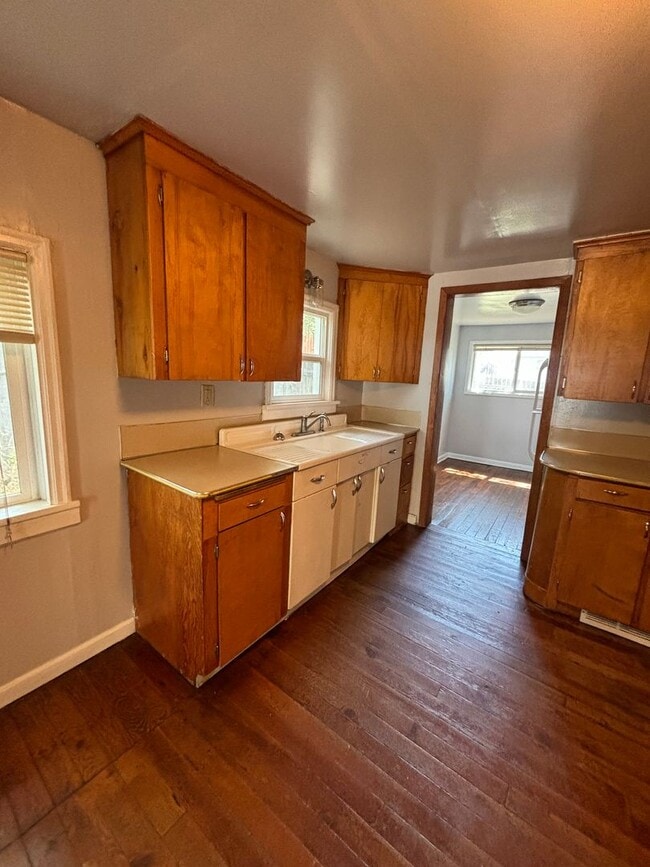 Building Photo - Charming 2-Bedroom Single Family Home