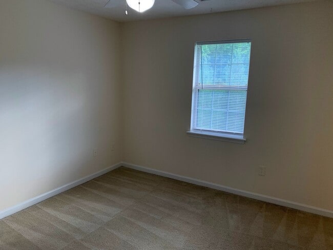 Building Photo - PRE-LEASING FOR AUGUST 2026!