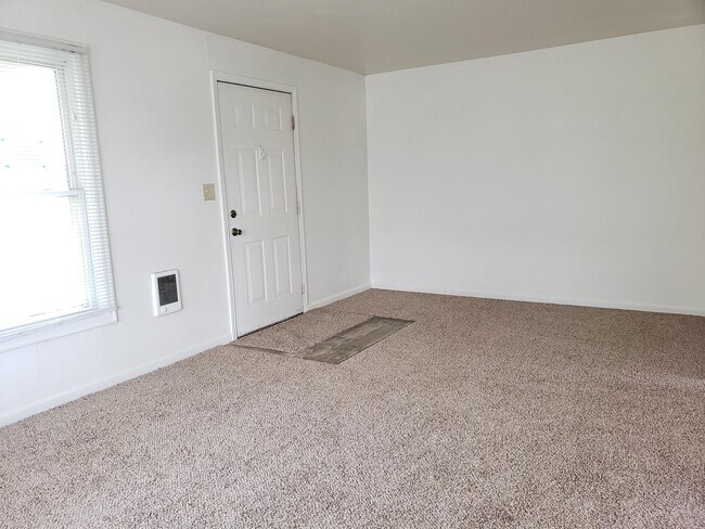 Building Photo - 8125 NE Mallory Ave