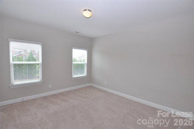 Building Photo - 1004 Sterling Dr