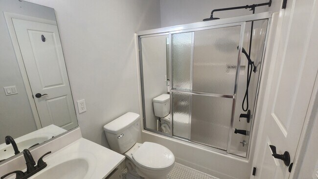 Building Photo - 55 Peddlers Dr