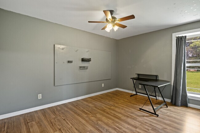 Building Photo - 256 County Rd 1450