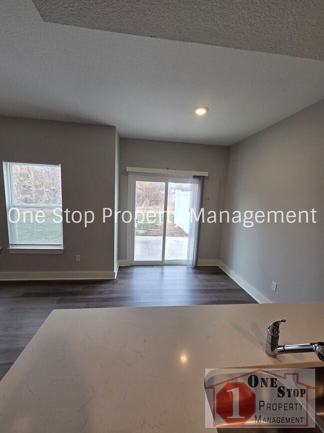 Building Photo - 3 Bedroom / 2.5 Bathroom Townhome in Louisburg, KS!