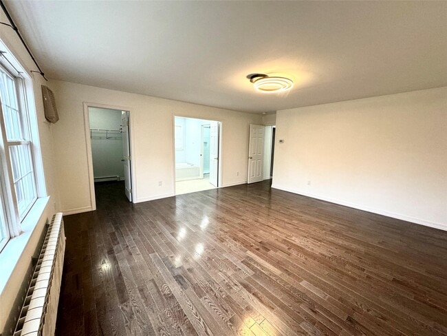 Building Photo - 26 Sallys Ln
