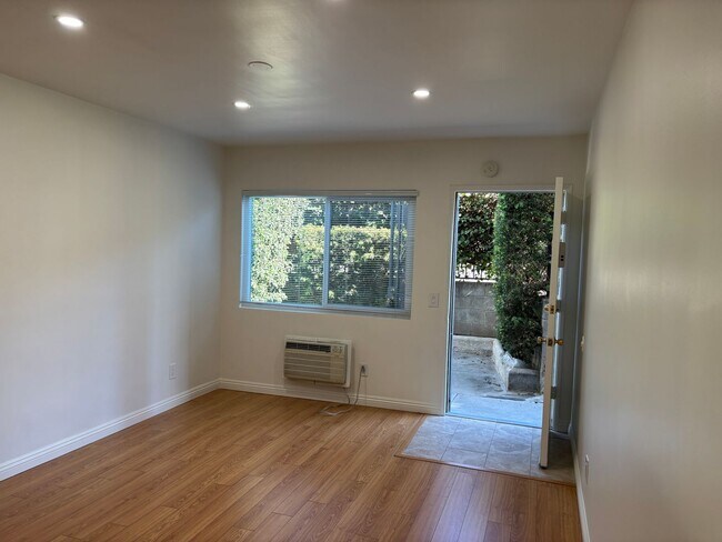 Interior Photo - 1111 Tyler St