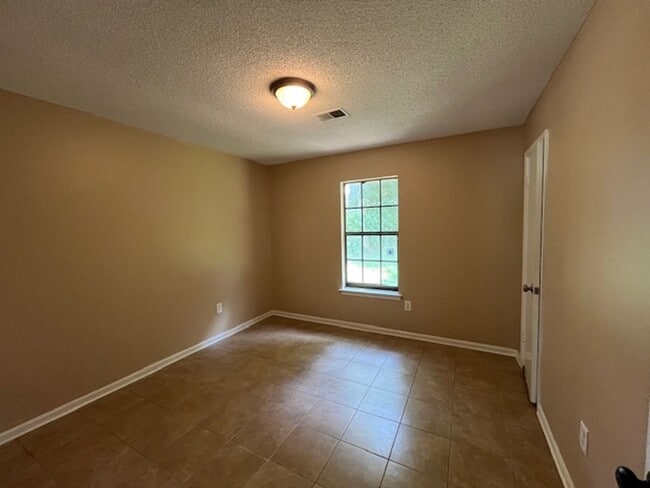Building Photo - Renovated 3 Bedroom 1 Bath Home for Rent!