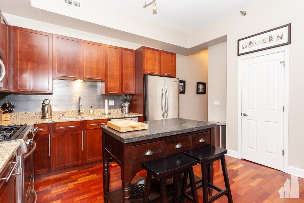 Building Photo - 1464 S MICHIGAN Ave