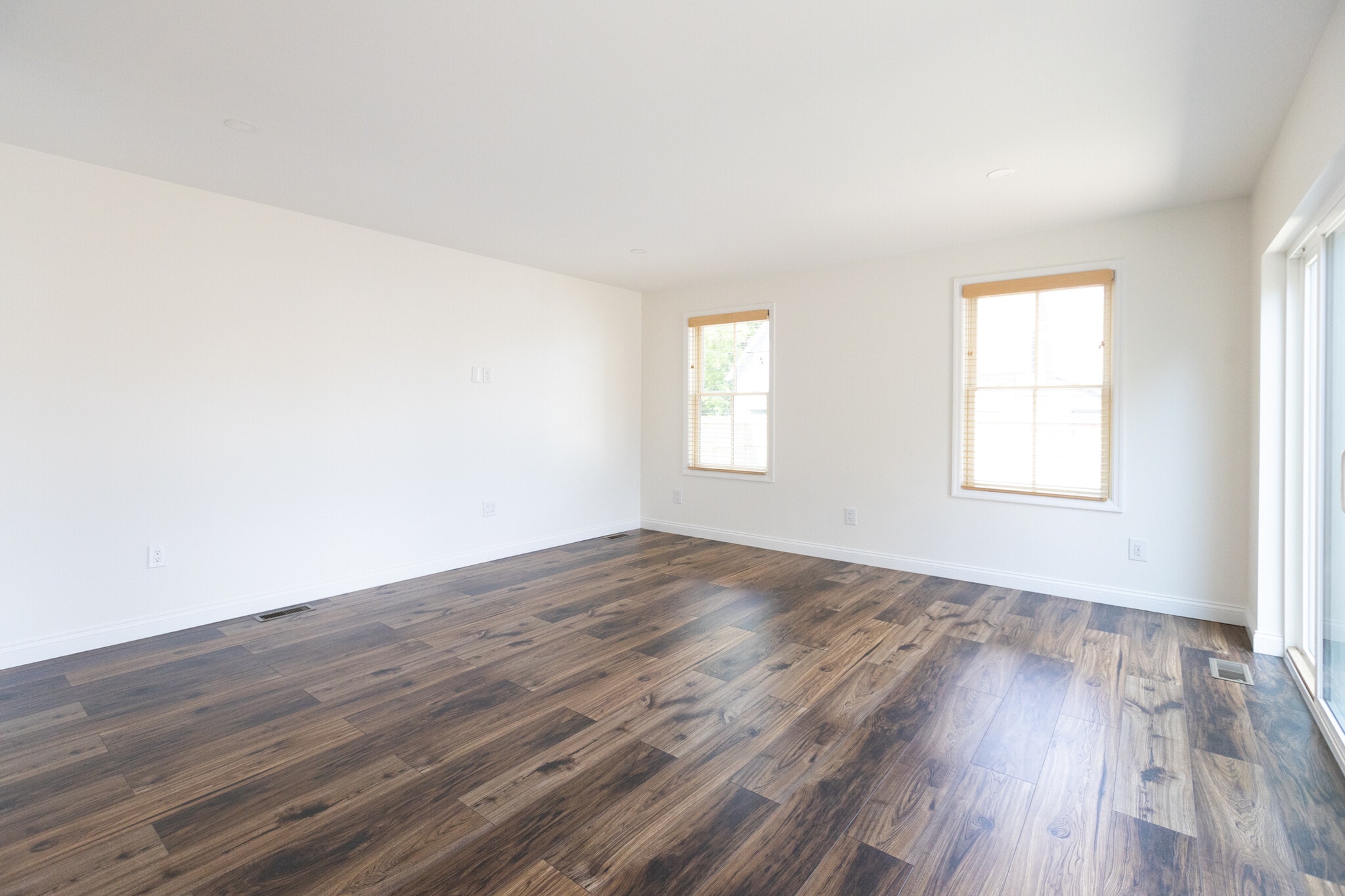 main living space - 953 Dennison Ave