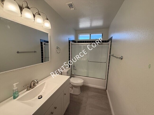 Building Photo - 4827 W Ave L 6