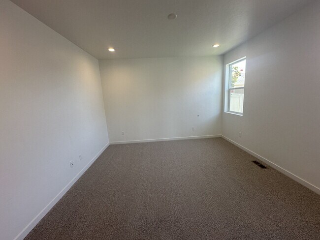 Building Photo - Brand New 4 Bed 2 Bath Home!