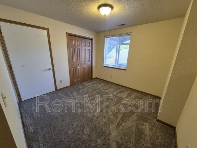 Building Photo - 1021 S Mission St