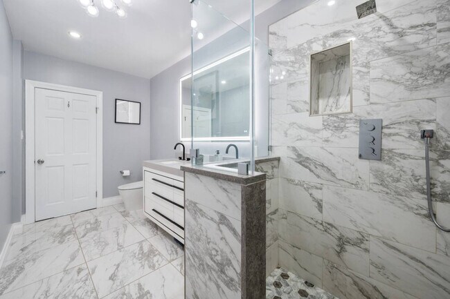 Building Photo - 215 W 138th St