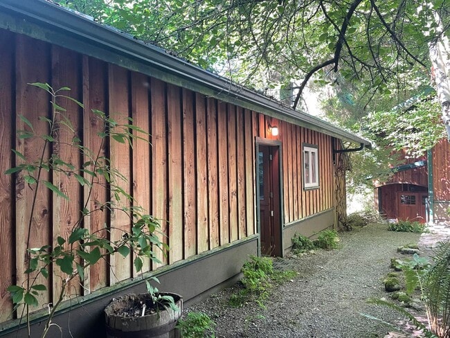 Building Photo - Langley Craftsman in Park-Like Setting and One Small Pet Allowed