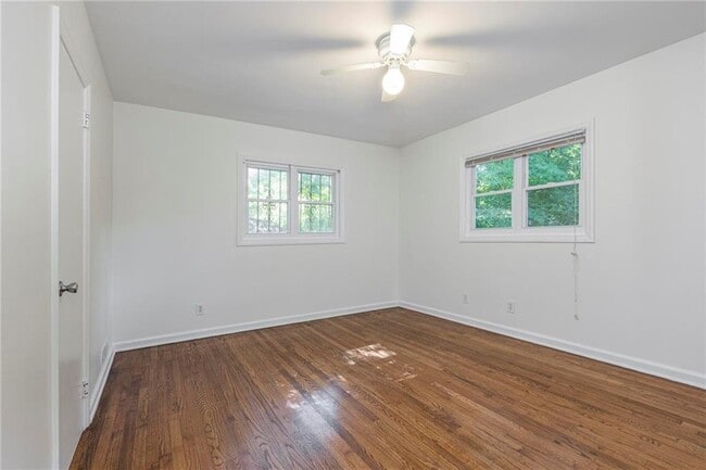 Building Photo - 804 Brookdale Dr SW