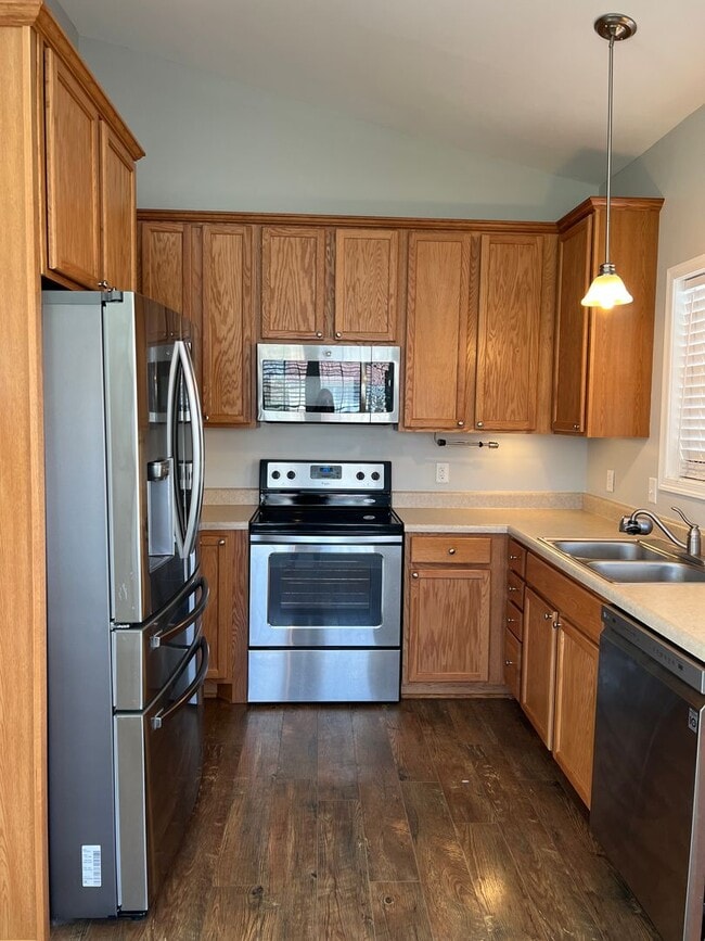 Building Photo - Remodeled 3 Bedroom Single Level Home in C...