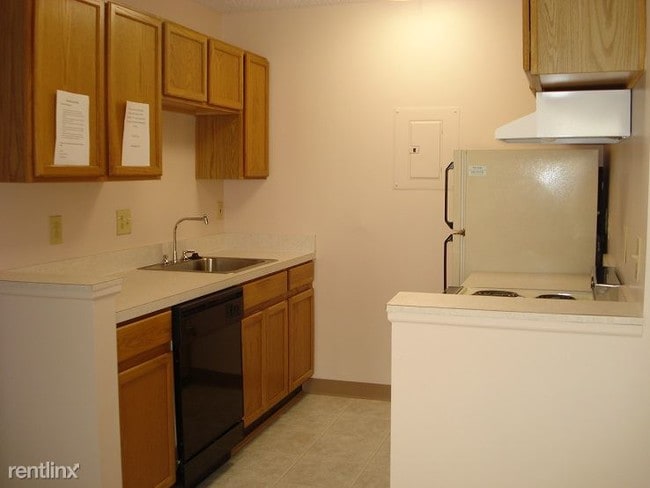 Building Photo - 305 Oak Springs Dr