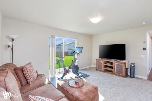 Building Photo - Gorgeous 4 Bedroom Home in West Park!
