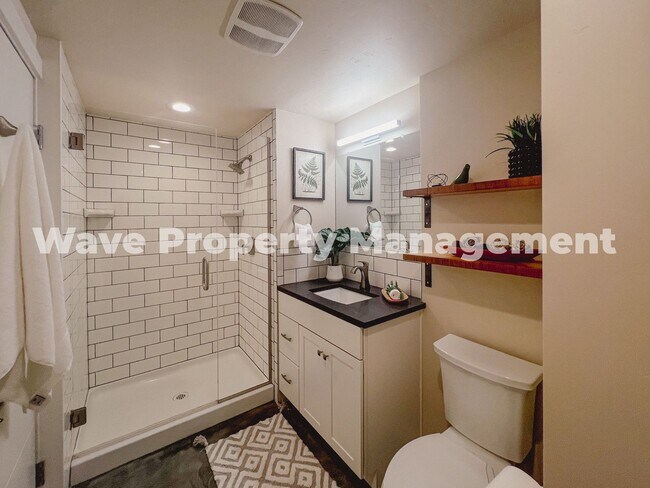 Building Photo - Newly Renovated Basement Suite with High-E...