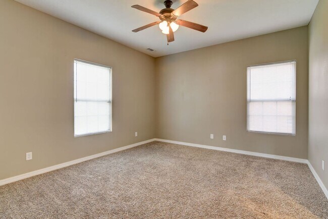 Building Photo - 3 Bed 2 Bath Home South Springfield!