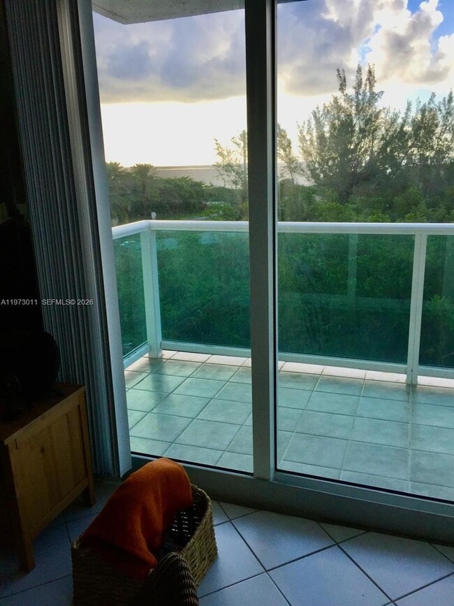 Building Photo - 100 Bayview Dr