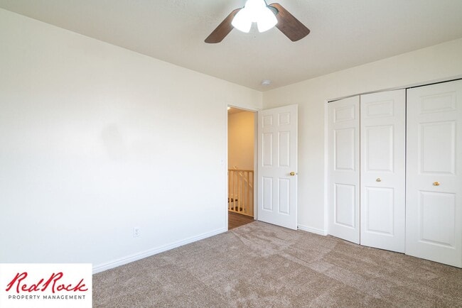 Building Photo - 2 Bedroom Townhome Available