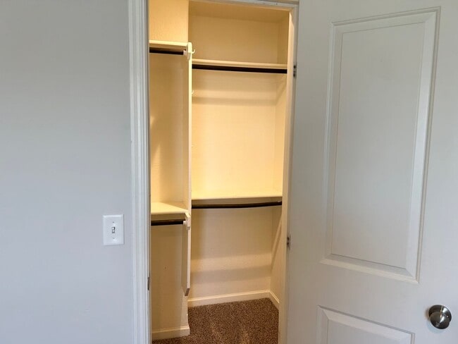 Building Photo - 3 Bed | 2.5 Bath | 2 Car Garage Townhome in Grain Valley