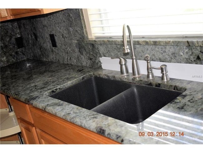 Building Photo - Nice 5 Bedroom 3 Bath Home