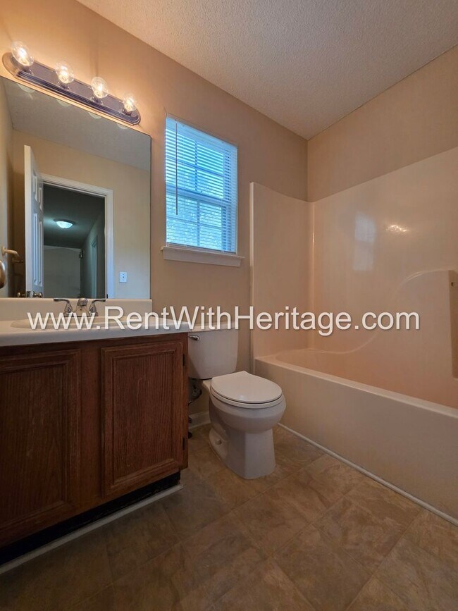 Building Photo - 6322 Hillview Ln
