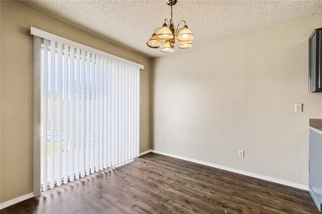 Building Photo - 1220 Orchard Park Cir