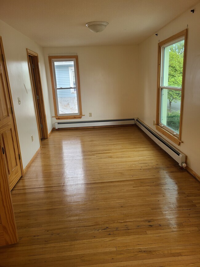 Master Bedroom - 522 N Main St