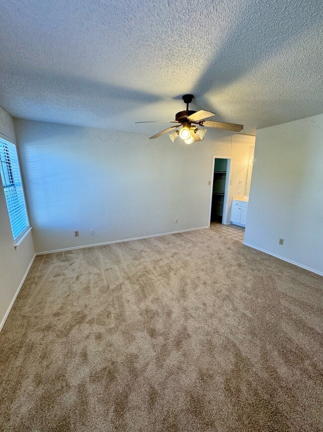 Building Photo - 625 Manco Rd