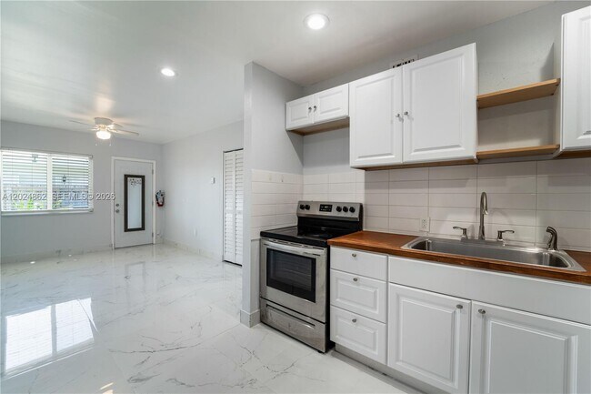 Building Photo - 22300 SW 117th Ave