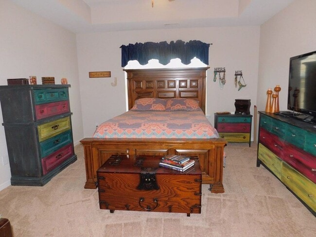 Building Photo - CUTE 4 BEDROOM AVAILABLE NOW