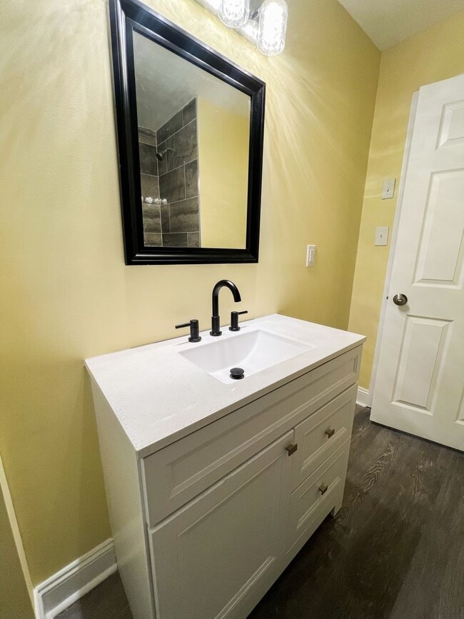 Building Photo - Move-In Specials Available! Completely Rem...