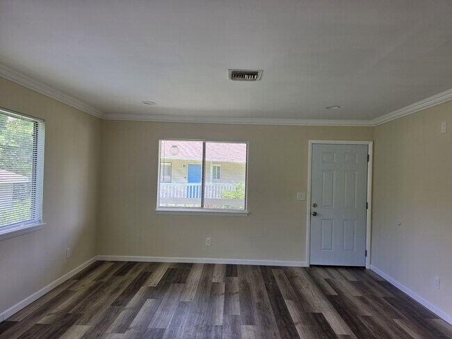 Building Photo - 2455 Thomasson Dr