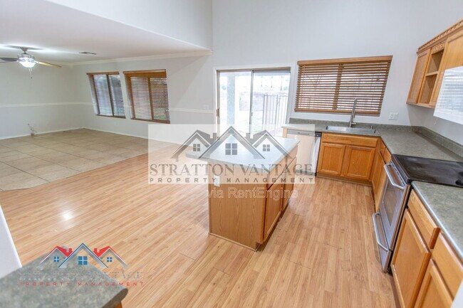 Building Photo - 2805 S Abbey Cir