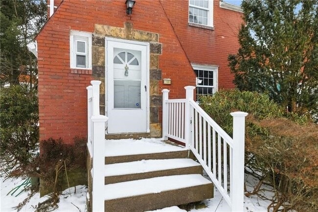 Building Photo - 3841 Lawnview Ave