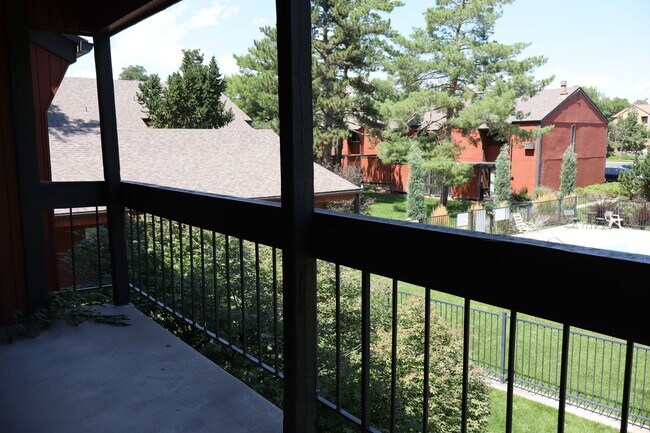 Building Photo - Spacious 2-Bedroom Condo Near Campus West and City Park