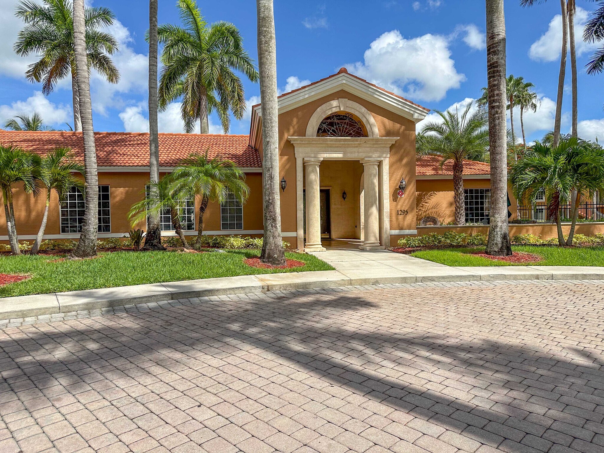 Building Photo - 1250 Wildwood Lakes Blvd