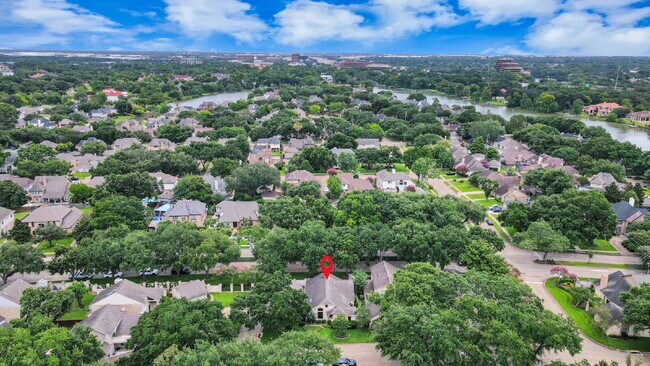 Building Photo - Freshly Remodeled Sugar Land Home with a Garden That Came Ready to Show Off
