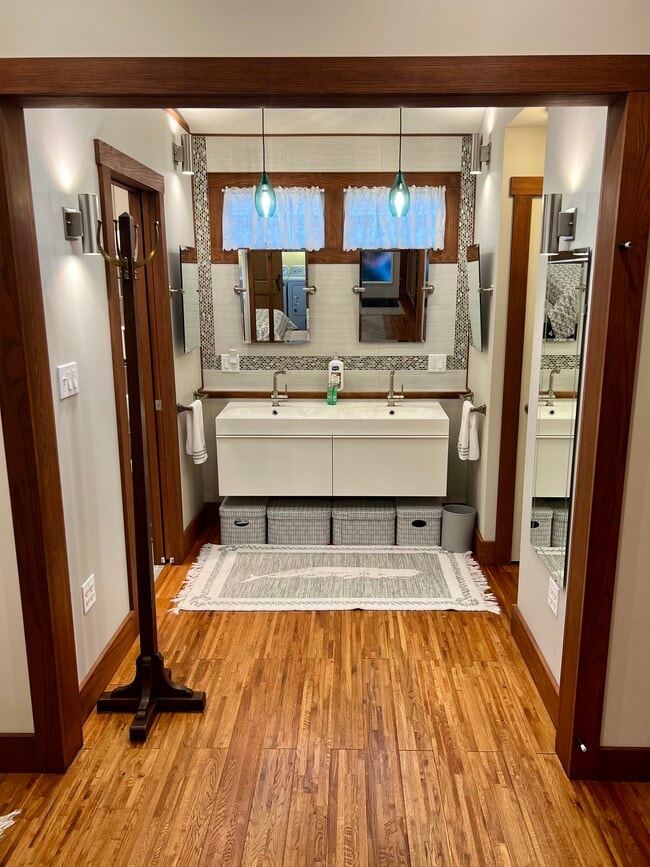 Building Photo - 1003 Court St